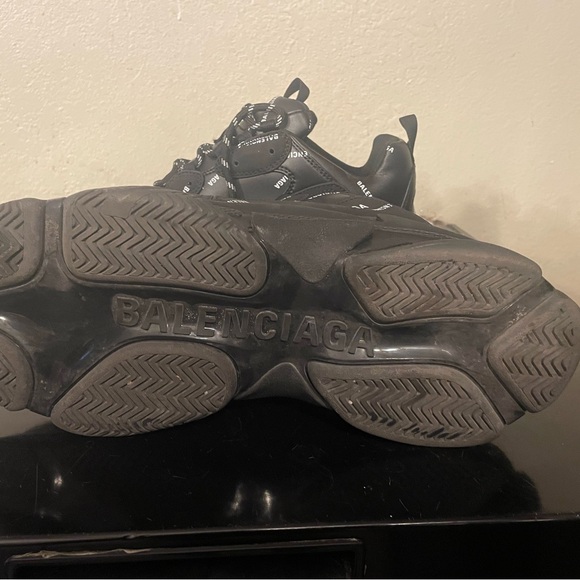 Men’s Balenciaga tennis shoes - Picture 3 of 4